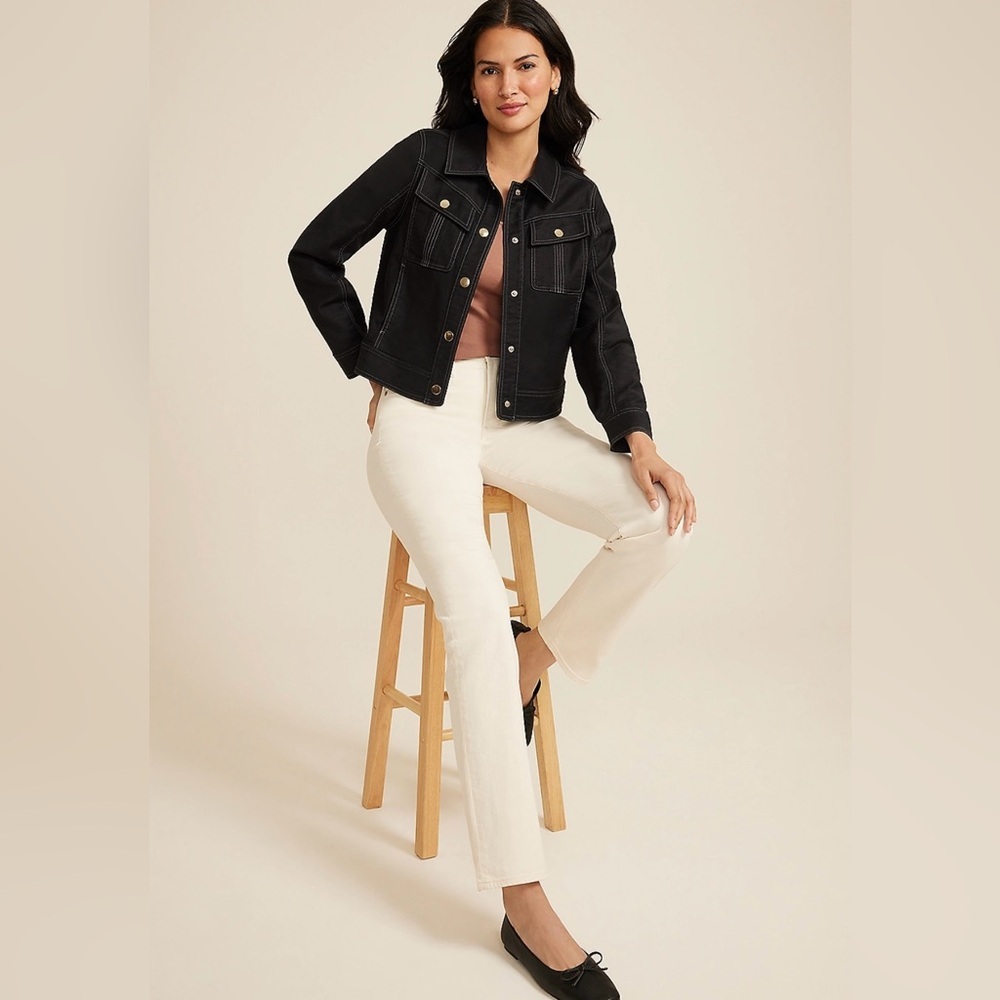NWT Maurices | Women’s off white crop jeans w/ lace appliqué on ankle hems, 7/8